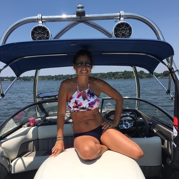 Meet your Posher, Cynthia - Picture 4 of 4